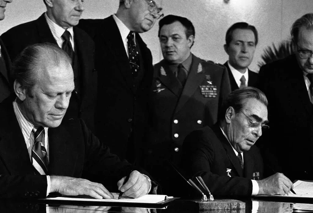 Unterzeichnung des gemeinsamen Kommuniqués zur Begrenzung strategischer Offensivwaffen. 